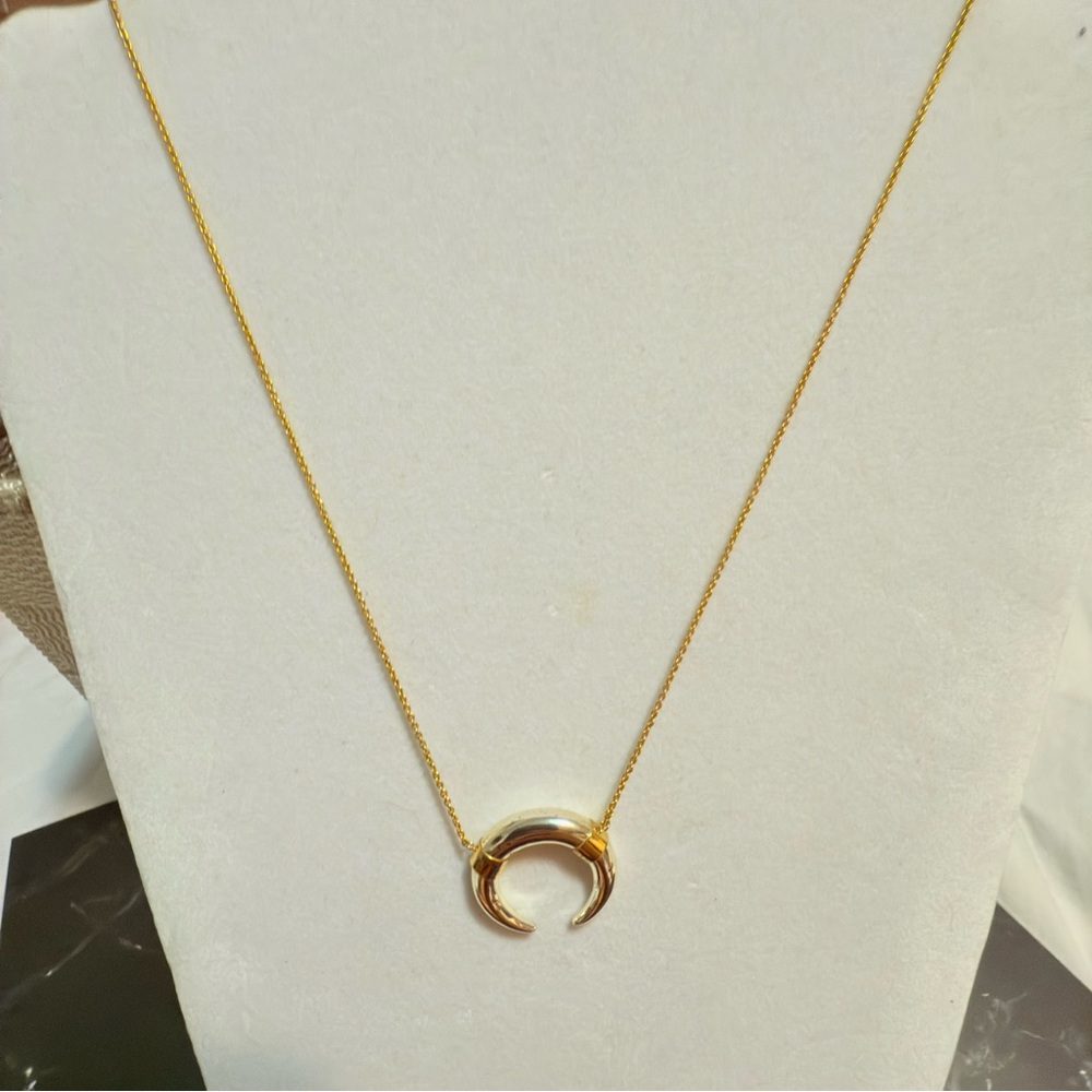 Stella & Dot #1 Elegant Gold tone Crescent Necklace - Picture 2 of 7